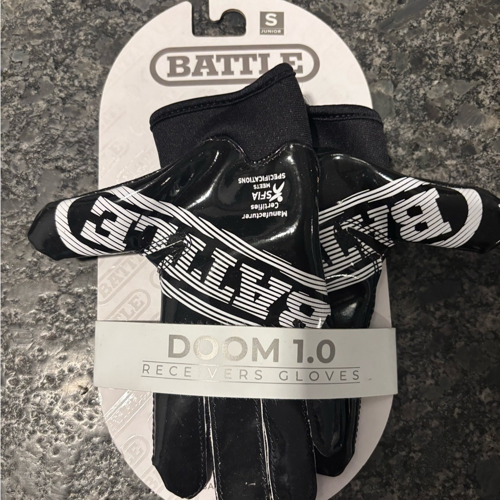 Kids Black Gloves - Picture 2 of 3